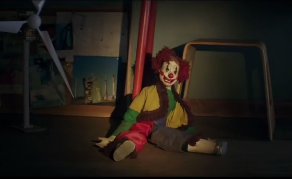 Poltergeist - They are Back, oh, and there is a clown - terrifying trailer